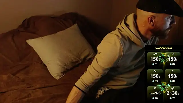 Snapshot of MaxRouger chatting on 02.16.26 MaxRouger online show from 02.16.26