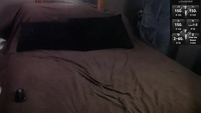 Snapshot of MaxRouger chatting on 04.13.26 MaxRouger online show from 04.13.26