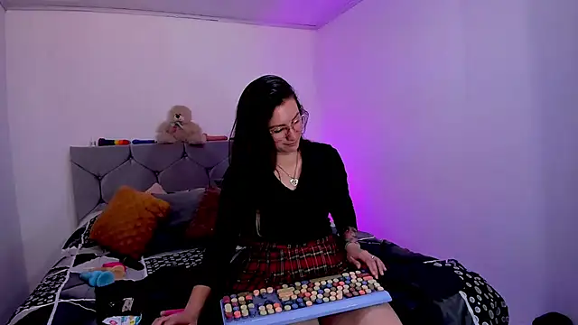 vanessabrown  online show from 09.29.25