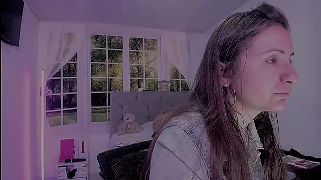 vanessabrown  online show from 04.04.26