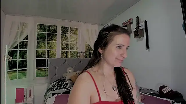 vanessabrown  online show from 04.07.26