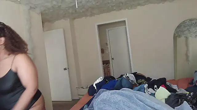 Snapshot of EntitledMistress chatting on 02.24.26 EntitledMistress online show from 02.24.26