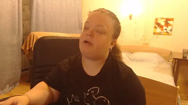 Snapshot of Janiffer_MiMi chatting on 01.19.25 Janiffer MiMi online show from 01.19.25