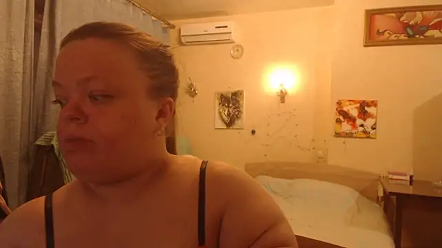 Snapshot of Janiffer_MiMi chatting on 03.18.25 Janiffer MiMi online show from 03.18.25