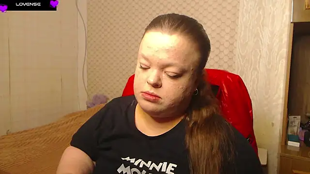 Snapshot of Janiffer_MiMi chatting on 11.15.25 Janiffer MiMi online show from 11.15.25