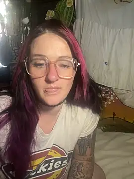 Snapshot of 1-800-FUCKYOU chatting on 01.01.25 1-800-FUCKYOU online show from 01.01.25