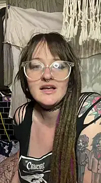 Snapshot of 1-800-FUCKYOU chatting on 03.05.25 1-800-FUCKYOU online show from 03.05.25