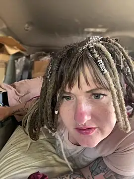 Snapshot of 1-800-FUCKYOU chatting on 09.12.25 1-800-FUCKYOU online show from 09.12.25