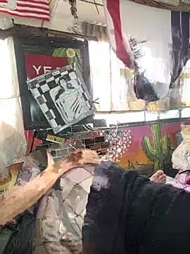 Snapshot of 1-800-FUCKYOU chatting on 09.28.25 1-800-FUCKYOU online show from 09.28.25