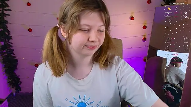 Snapshot of Vivian_cutie chatting on 12.20.24 Vivian cutie online show from 12.20.24