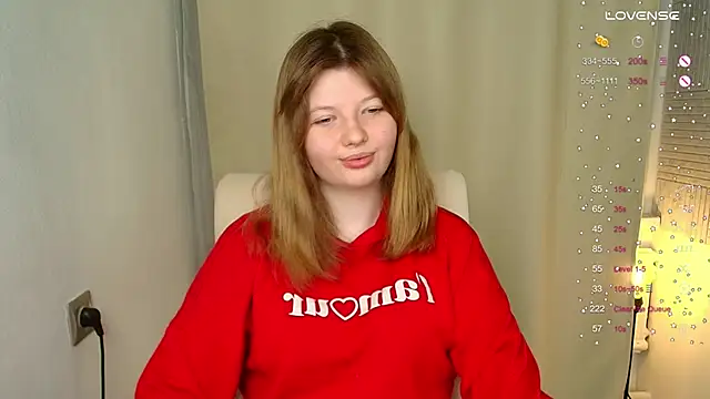 Snapshot of Vivian_cutie chatting on 02.01.25 Vivian cutie online show from 02.01.25