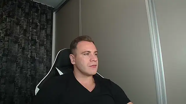 Thori92 online show from 09.18.25