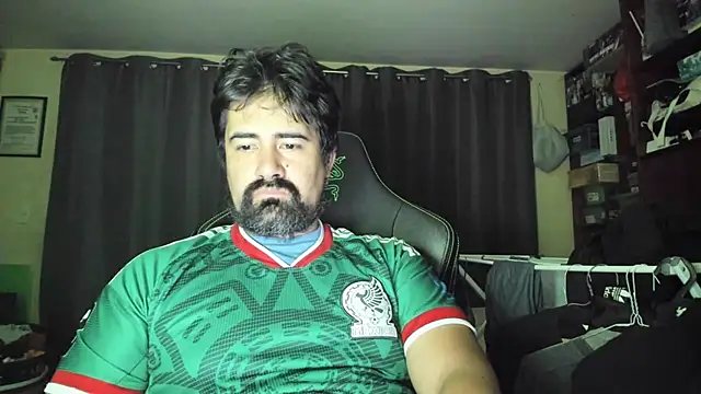 Snapshot of VonDoomdelToro chatting on 06.25.26 VonDoomdelToro online show from 06.25.26