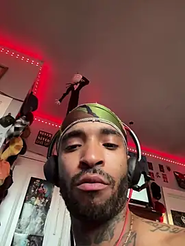 Snapshot of spideyzaddy chatting on 11.16.25 spideyzaddy online show from 11.16.25