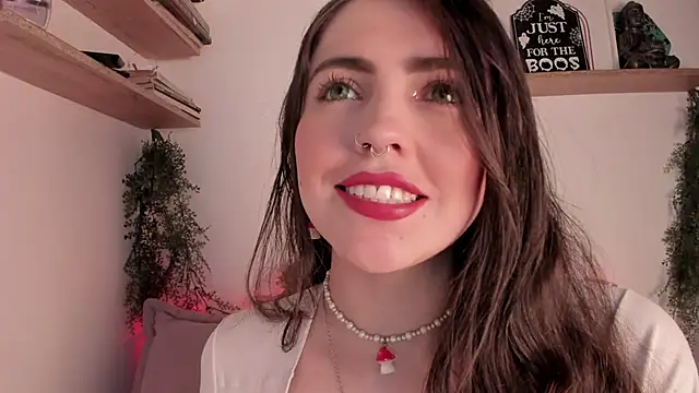 Snapshot of llanna_ chatting on 11.04.25 llanna online show from 11.04.25