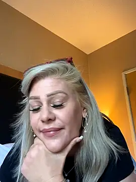 Lexi Shocker online show from 10.16.25