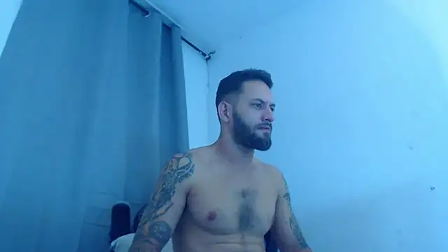 Snapshot of Oliverdrew_1 chatting on 01.25.25 Oliverdrew 1 online show from 01.25.25