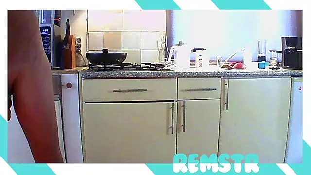 Snapshot of Remstr chatting on 12.01.25 Remstr online show from 12.01.25