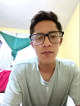 Snapshot of KevinCrz chatting on 10.17.25 KevinCrz online show from 10.17.25