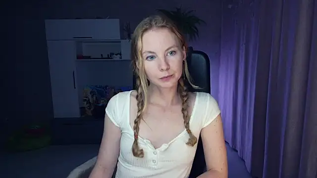 Cuddle Cat online show from 10.27.25