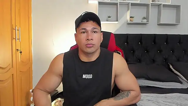 tyler hank01 online show from 04.10.26