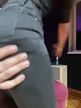 Snapshot of Kiscsillagg chatting on 11.21.25 Kiscsillagg online show from 11.21.25