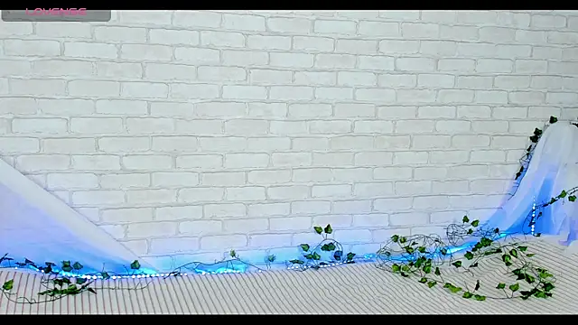 LinaKenny online show from 04.23.26