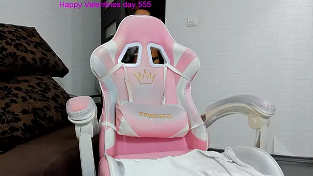 Snapshot of Britney_Charm_ chatting on 02.13.25 Britney Charm online show from 02.13.25