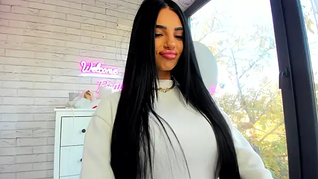 Snapshot of Britney_Charm_ chatting on 11.02.25 Britney Charm online show from 11.02.25