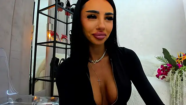 Britney Charm  online show from 04.24.26