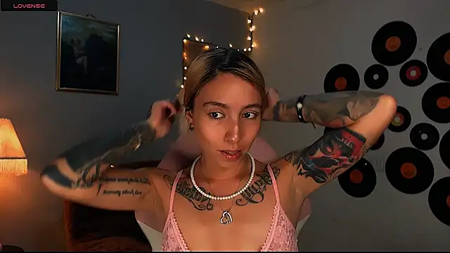 Saucy Jenn online show from 03.02.25