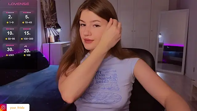 Snapshot of alwaysfrida chatting on 11.13.25 alwaysfrida online show from 11.13.25