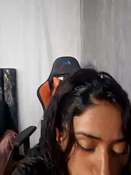 Valentinne z online show from 01.05.25