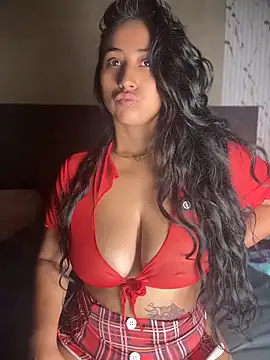 Snapshot of Valentinne_z chatting on 04.19.26 Valentinne z online show from 04.19.26