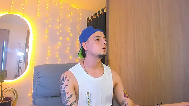 Snapshot of alejandro_calderon1 chatting on 12.31.24 alejandro calderon1 online show from 12.31.24