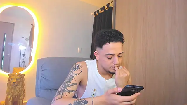 Snapshot of alejandro_calderon1 chatting on 01.22.25 alejandro calderon1 online show from 01.22.25