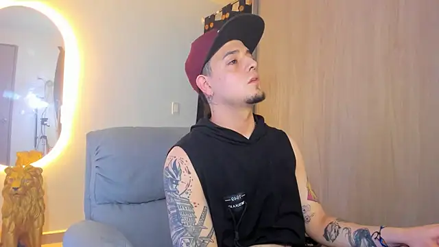 Snapshot of alejandro_calderon1 chatting on 02.16.25 alejandro calderon1 online show from 02.16.25