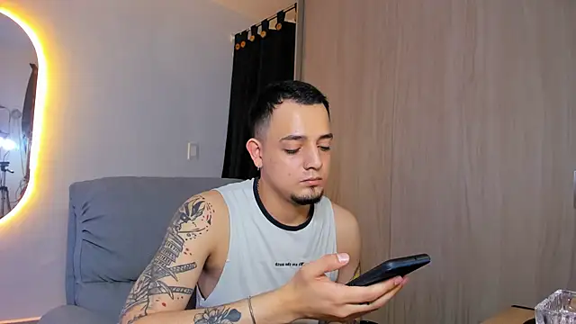 Snapshot of alejandro_calderon1 chatting on 02.25.25 alejandro calderon1 online show from 02.25.25