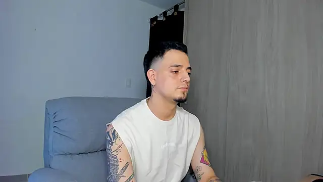 Snapshot of alejandro_calderon1 chatting on 03.22.25 alejandro calderon1 online show from 03.22.25