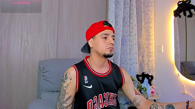 Snapshot of alejandro_calderon1 chatting on 10.18.25 alejandro calderon1 online show from 10.18.25