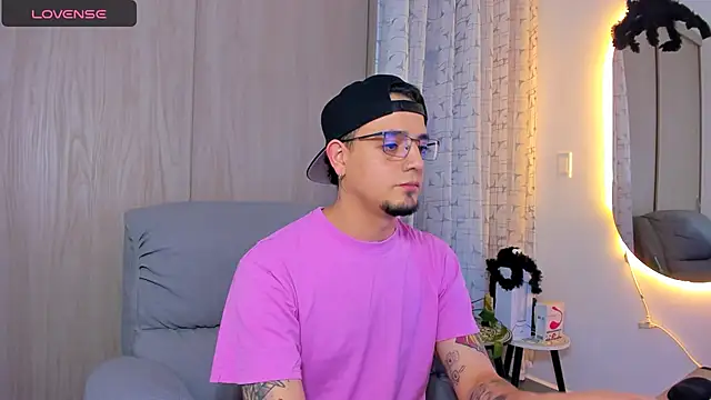 Snapshot of alejandro_calderon1 chatting on 10.24.25 alejandro calderon1 online show from 10.24.25