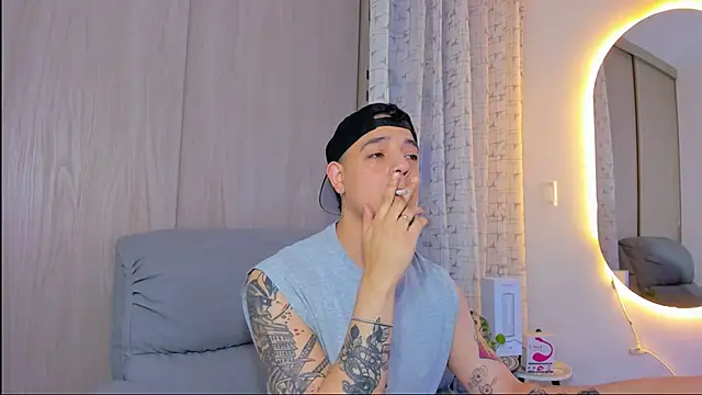 Snapshot of alejandro_calderon1 chatting on 11.04.25 alejandro calderon1 online show from 11.04.25