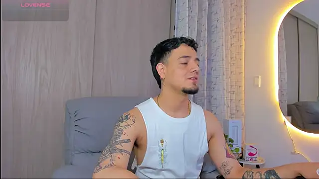 Snapshot of alejandro_calderon1 chatting on 11.11.25 alejandro calderon1 online show from 11.11.25