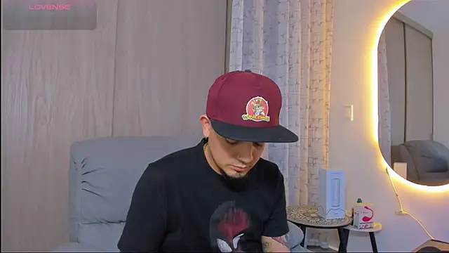 Snapshot of alejandro_calderon1 chatting on 11.23.25 alejandro calderon1 online show from 11.23.25