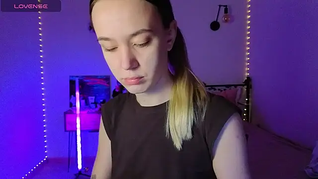 Snapshot of SexyCocobutt chatting on 10.31.25 SexyCocobutt online show from 10.31.25