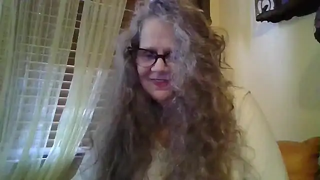 Snapshot of DestineeLoverGirl chatting on 11.20.25 DestineeLoverGirl online show from 11.20.25