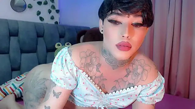 Snapshot of little_star_porn chatting on 12.17.24 little star porn online show from 12.17.24