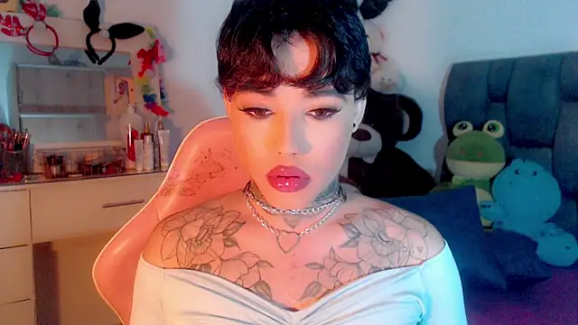 Snapshot of little_star_porn chatting on 02.05.25 little star porn online show from 02.05.25