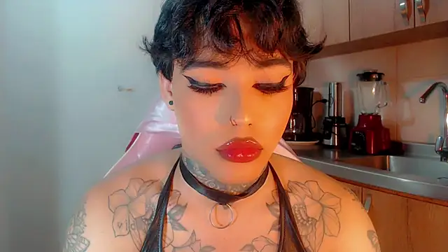 Snapshot of little_star_porn chatting on 02.06.25 little star porn online show from 02.06.25