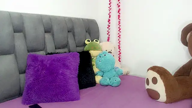 Snapshot of little_star_porn chatting on 11.25.25 little star porn online show from 11.25.25